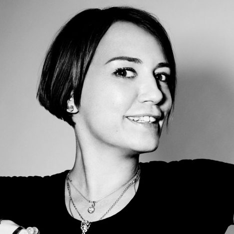 Esther Schwarz ist Partnerin der Idea Distillers im Bereich Art Direktion und Grafik Design Profilbild von Esther Schwarz